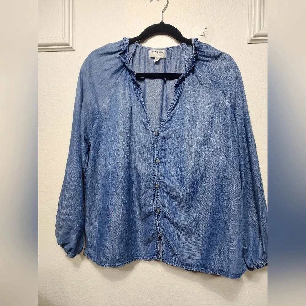 Cloth & Stone Chambray Denim Top Size L Casual Closet Staple Summer